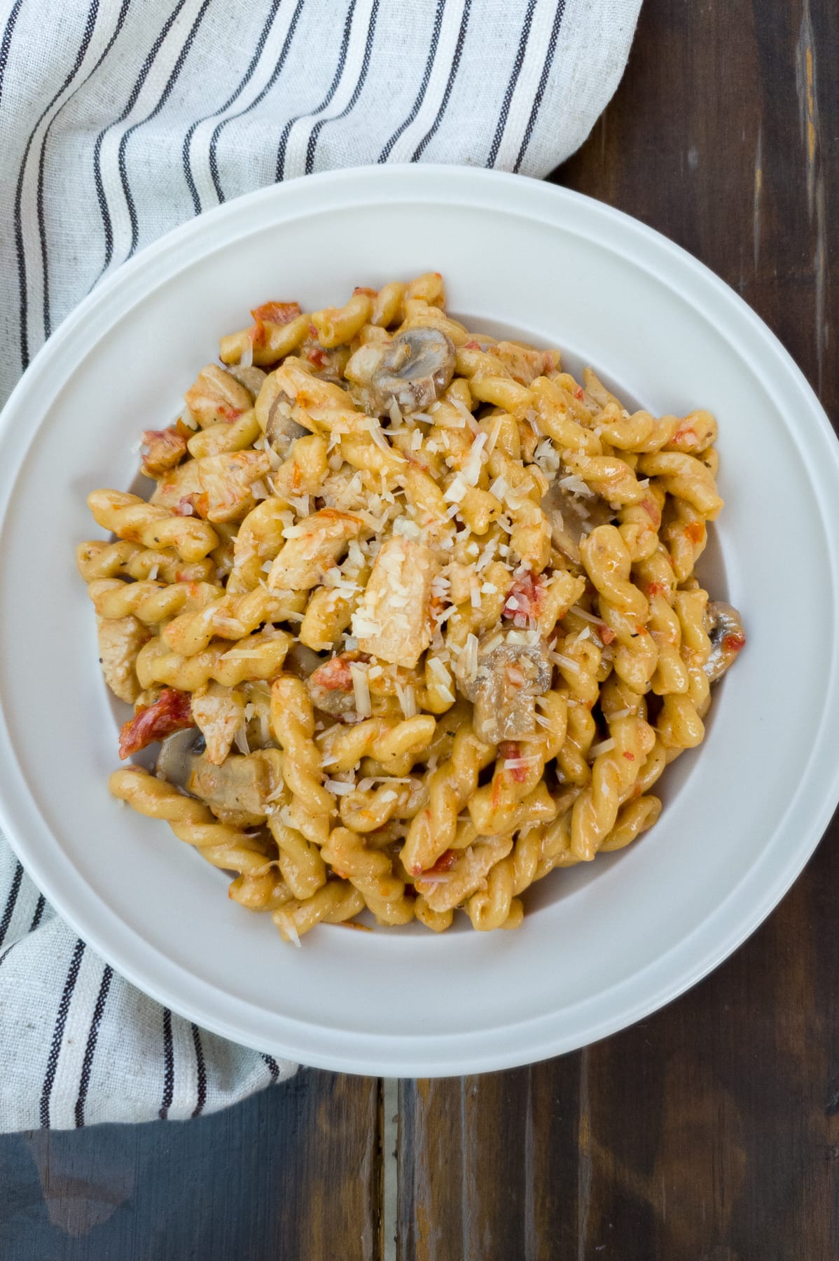 Gemelli Pasta (30 minutes or less!) - Eating For Luu